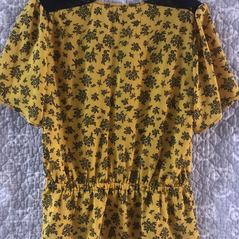 Beautiful MK blouse - Picture 8 of 12
